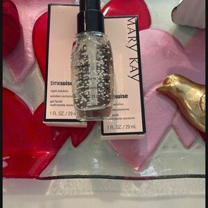 Mary Kay Timewise Night Solution - Clear with Black and White Accents